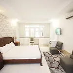 Happyhomes 178 Center Hotel